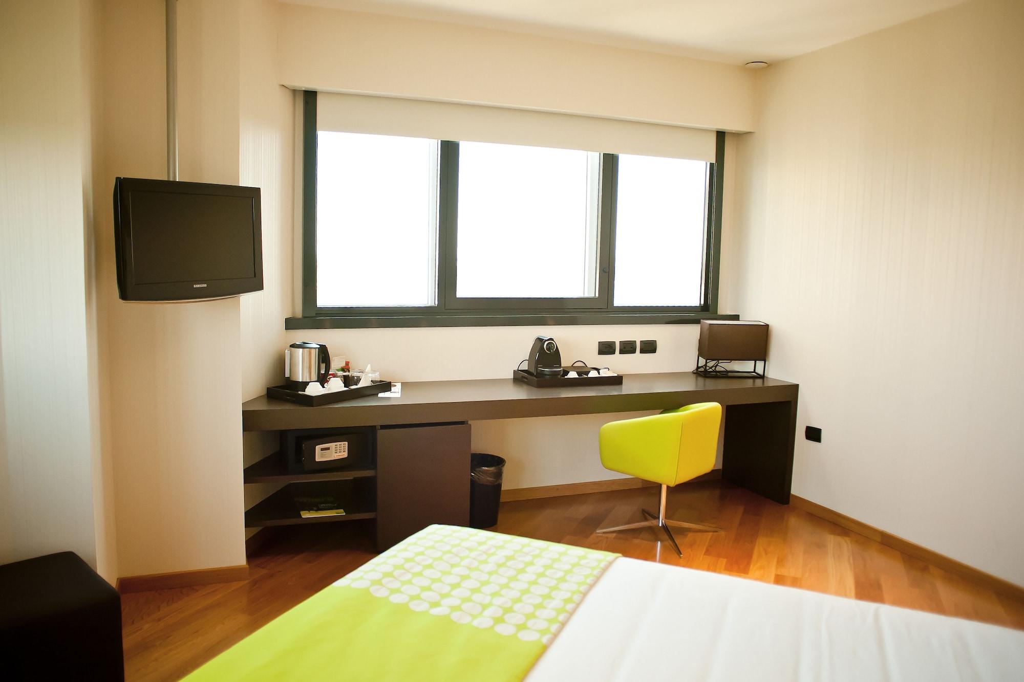 Best Western Plus The Hub Hotel Милано Екстериор снимка