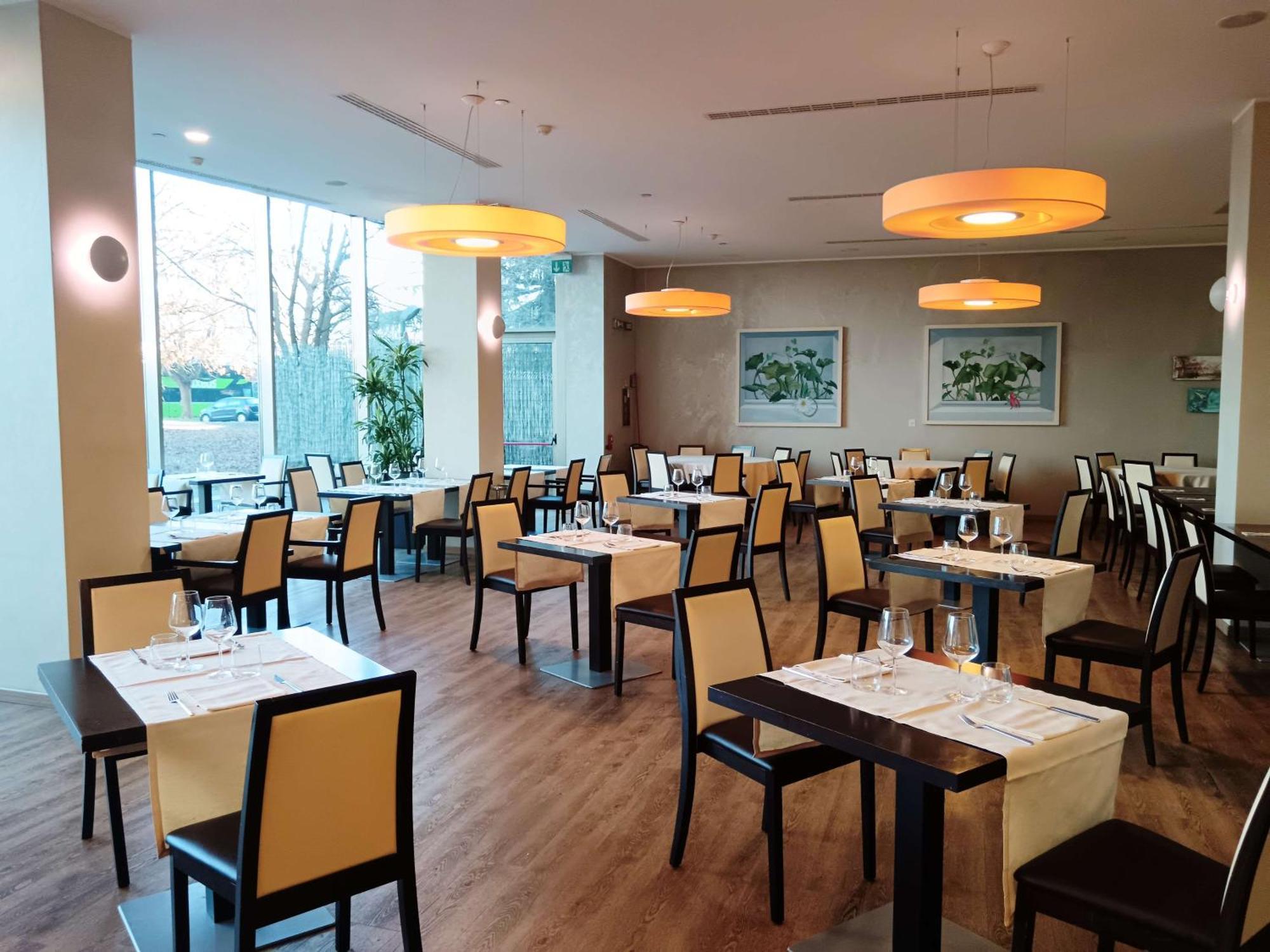 Best Western Plus The Hub Hotel Милано Екстериор снимка