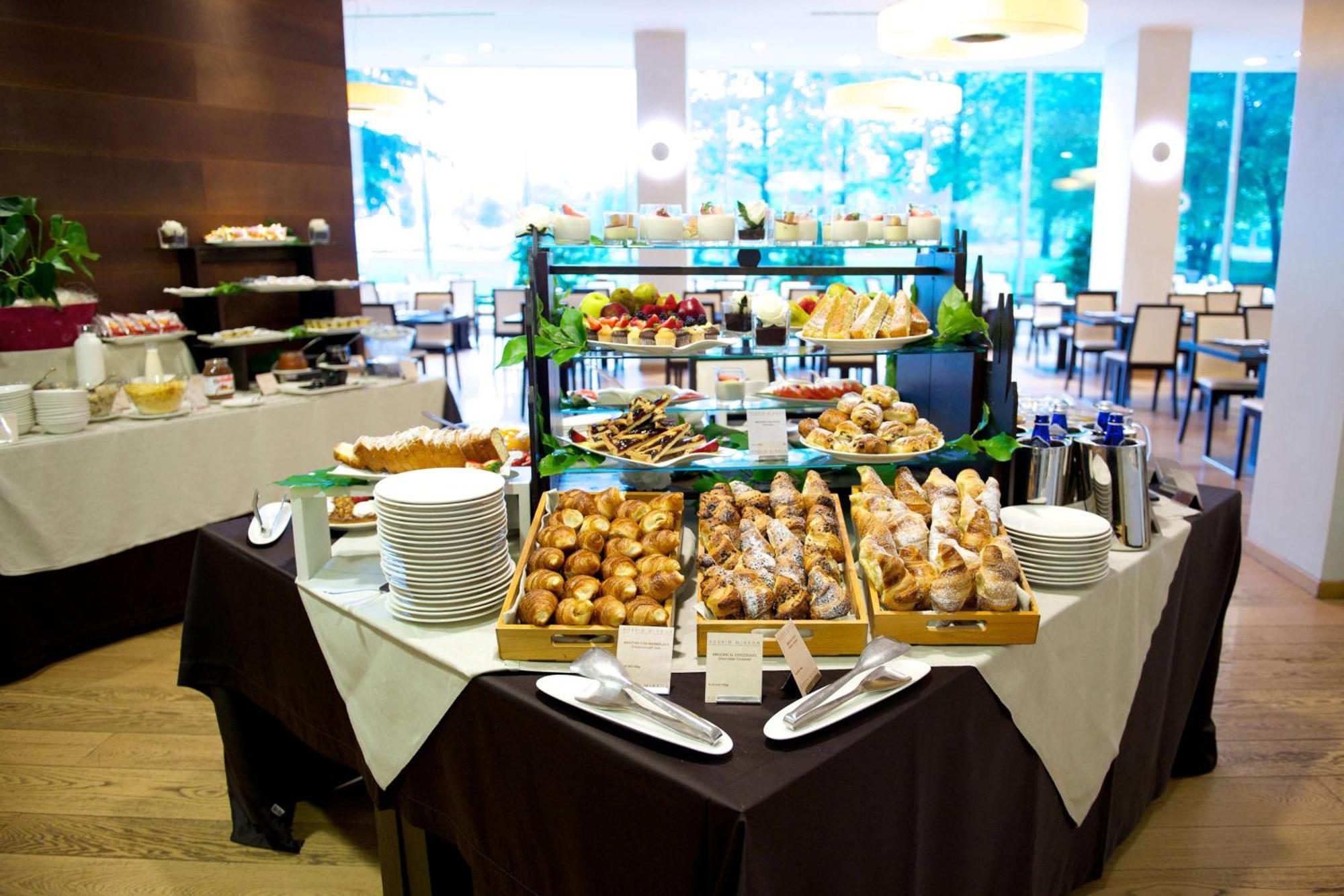 Best Western Plus The Hub Hotel Милано Екстериор снимка