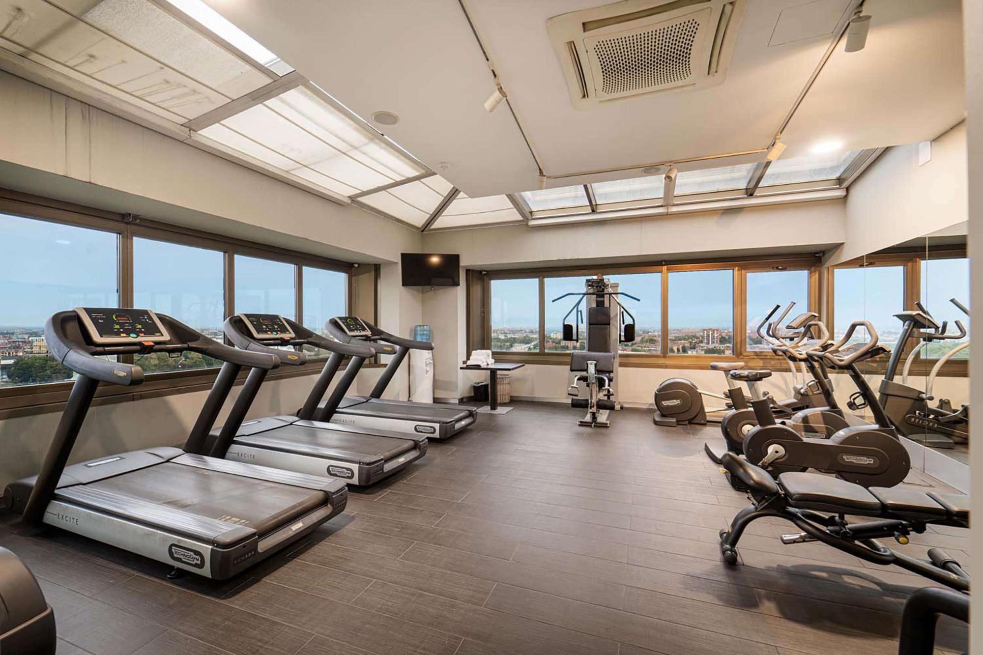 Best Western Plus The Hub Hotel Милано Екстериор снимка